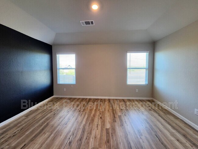 Foto del edificio - 6915 Bale Ridge