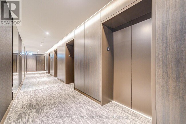 Photo du bâtiment - 11 Yorkville Ave