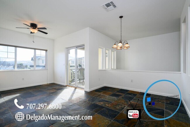 Foto del edificio - Desirable 4 bd townhome across from Glen Cove Waterfront Park