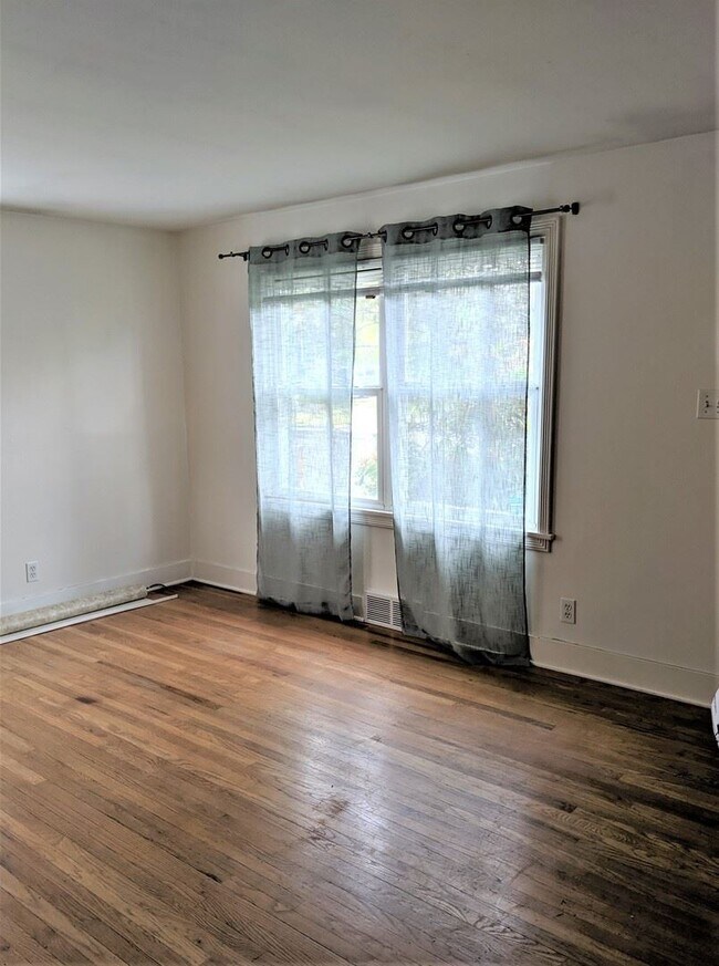 Building Photo - 2 br, 1 bath House - 7510 34th Ave SW