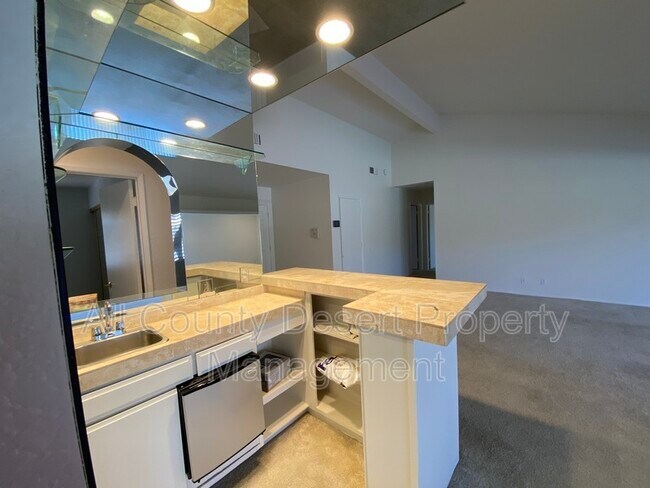 Foto del edificio - 78670 St Thomas Dr