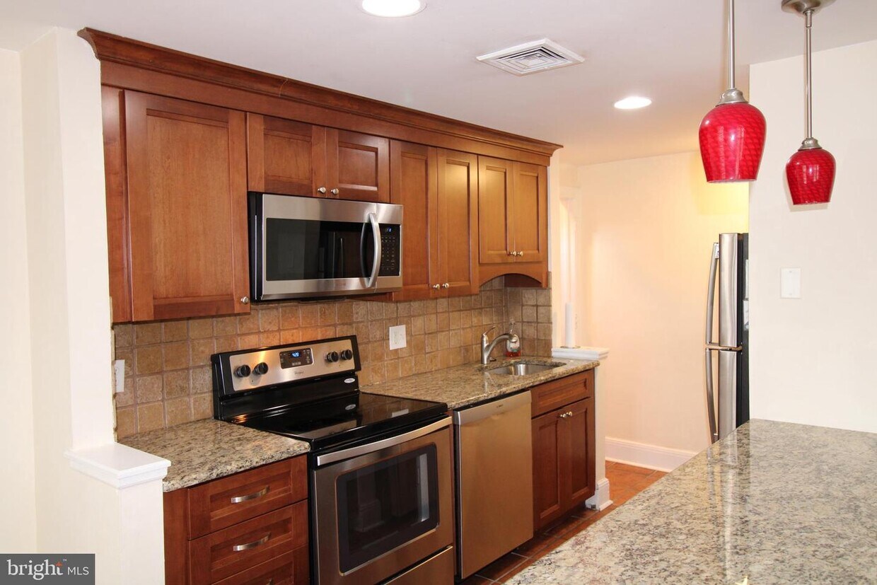 Foto principal - 5542 Torresdale Ave