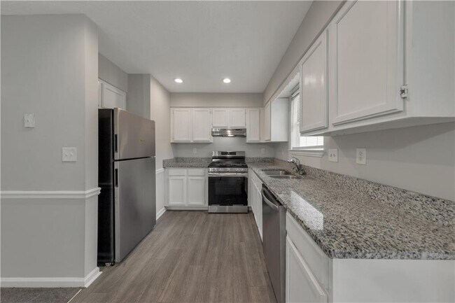 Building Photo - 1008 Huntington Trce SE