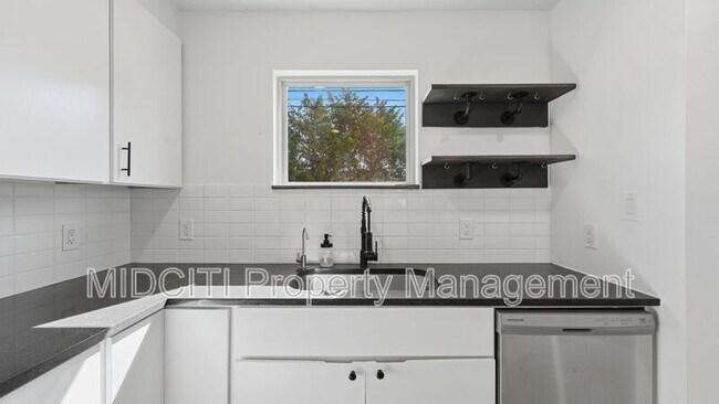 Foto del edificio - 1198 Green Hill Dr