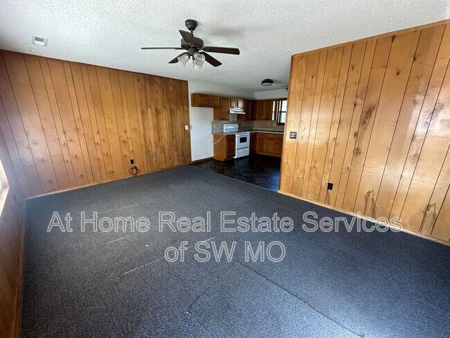 Foto del edificio - 327 W Elm St