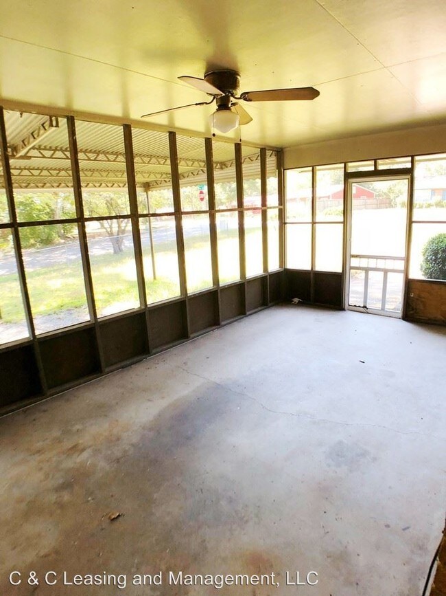 Foto del edificio - 3 br, 1.5 bath House - 6124 Stone Way Drive