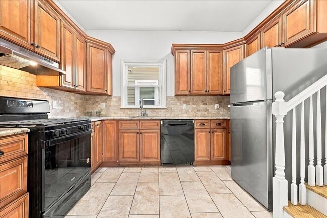 Building Photo - 149 37th St