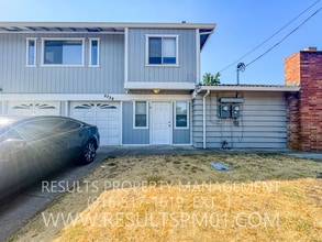 Building Photo - 6728 Sylvan Rd