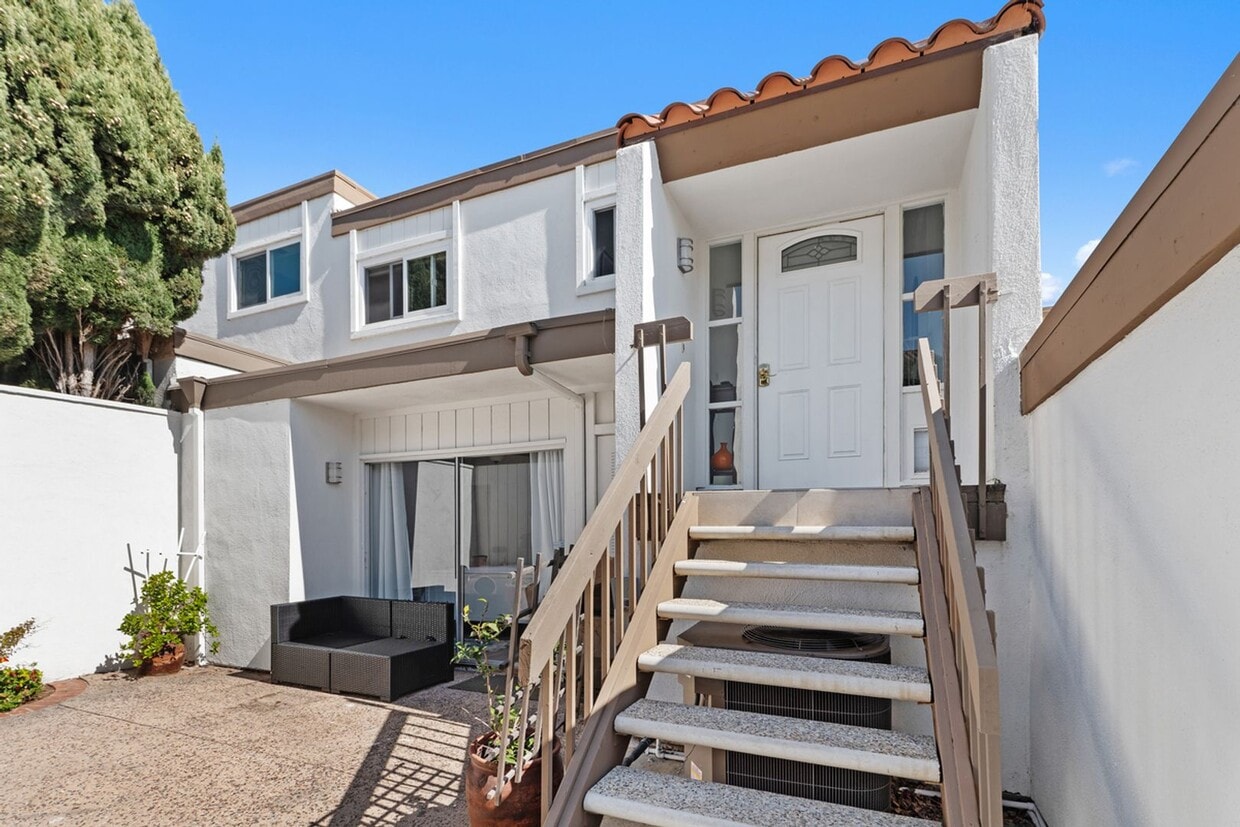 Primary Photo - Luxury Home with Ocean Views