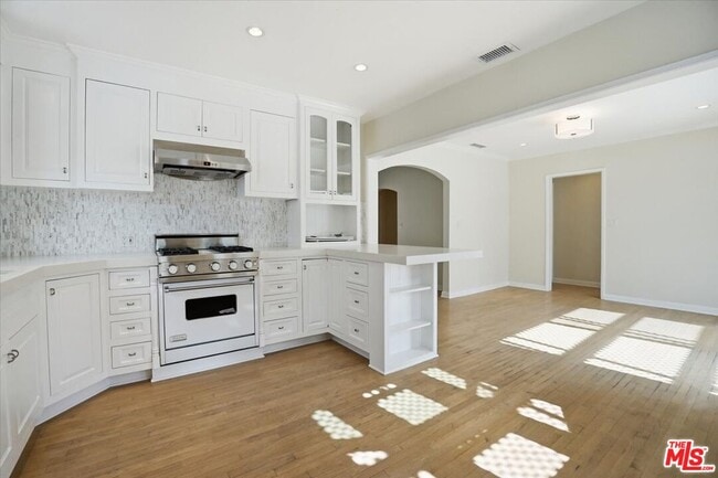 Building Photo - 2317 Veteran Ave