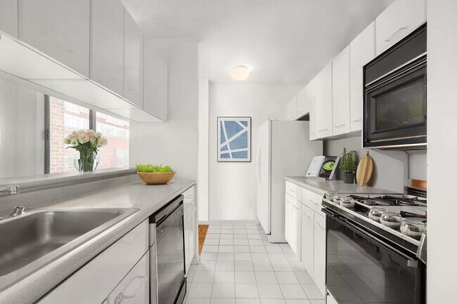 Building Photo - 2 bedroom in NEW YORK NY 10280