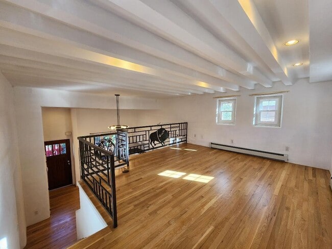 Building Photo - 142 E Santa Fe Ave