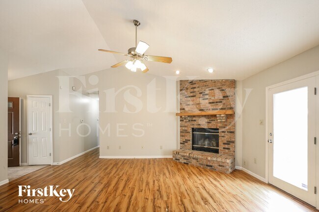 Foto del edificio - 8522 Summertree Ln