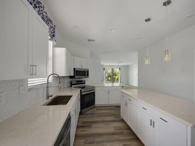 Building Photo - 11012 SW Dunhill Ct