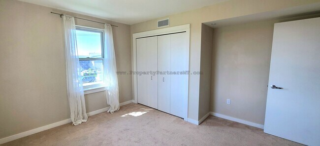 Foto del edificio - Spacious 3 bed /2 Bath Condo at Ferguson F...