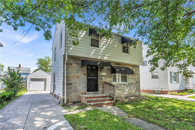 Building Photo - 15803 Delrey Ave