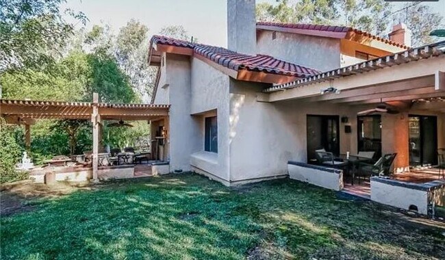 Foto del edificio - Spacious 5-Bedroom Home for Rent in Prime ...