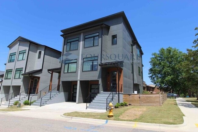 Building Photo - Modern 4-Bed / 4-Bath Townhome with Covered Patio, Deck & Garage – Inside the Beltline Near Downt...