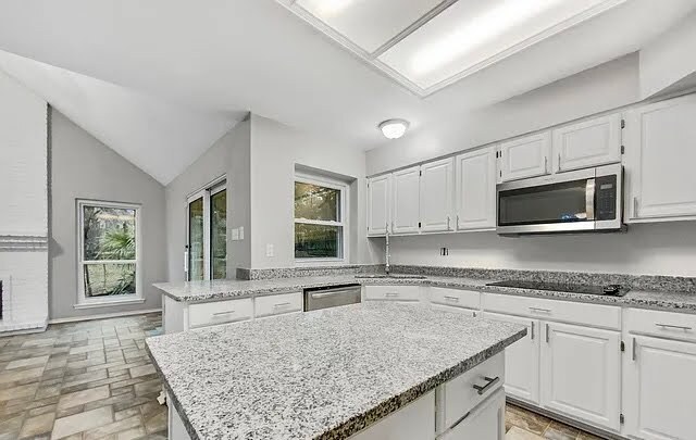 Building Photo - 1234 Vista Del Rio