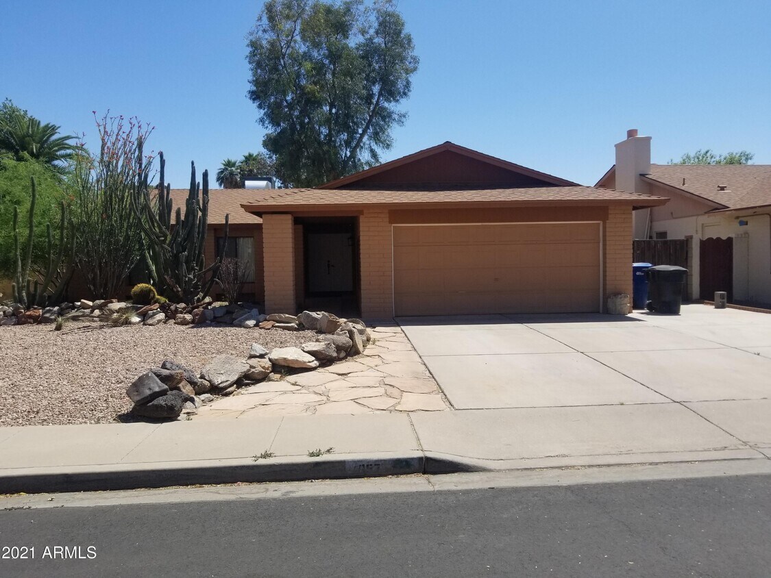Foto principal - 857 W Portobello Ave