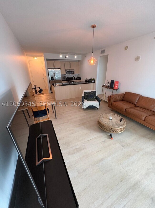 Foto del edificio - 1111 SW 1st St