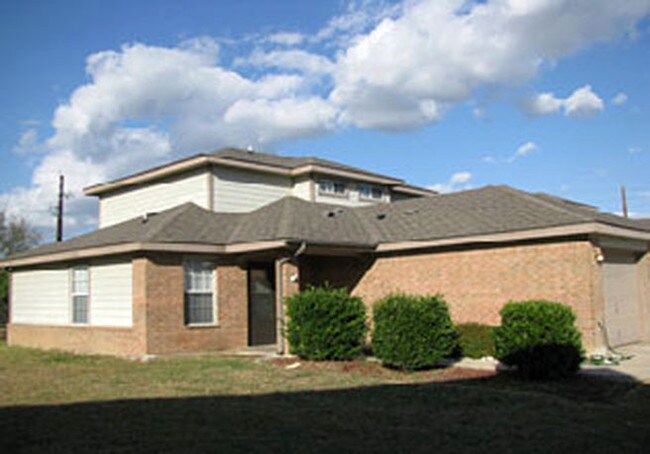 Foto del edificio - Lackland Family Homes