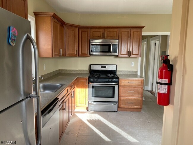 Building Photo - 10 Glennon Pl