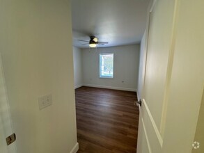 Building Photo - 118 Hope Dr