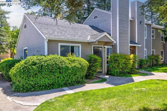 Building Photo - 9101 Newhall Dr