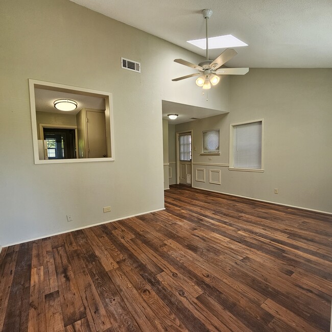 Building Photo - 10135 Kilarney Dr