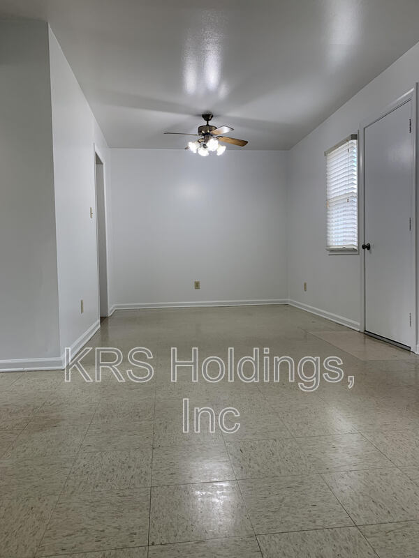 Building Photo - 346 Pelican St