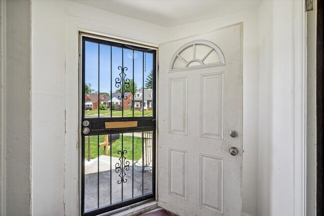 Foto del edificio - Unique 3 bedroom $1200