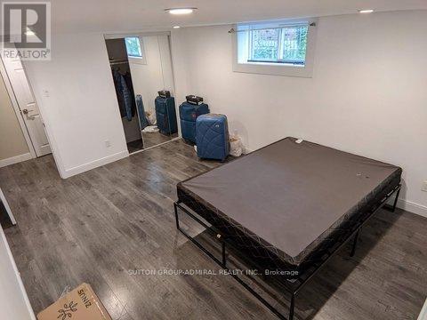 Photo du bâtiment - 10 Brian Ave