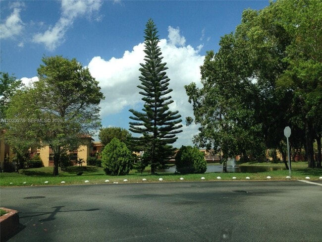 Foto del edificio - 10893 NW 7th St
