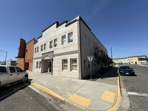 Building Photo - 118 E 3rd St