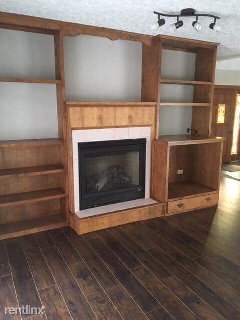 Building Photo - 415 Lakeview St