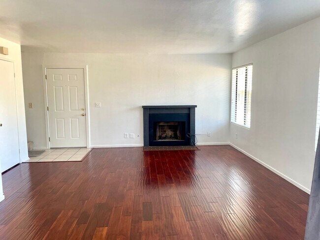 Foto del edificio - 3 Bedroom Condo in Hercules, Close to wate...