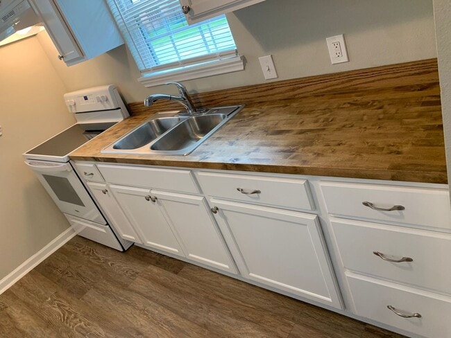 Foto del edificio - 3600 Live Oak St