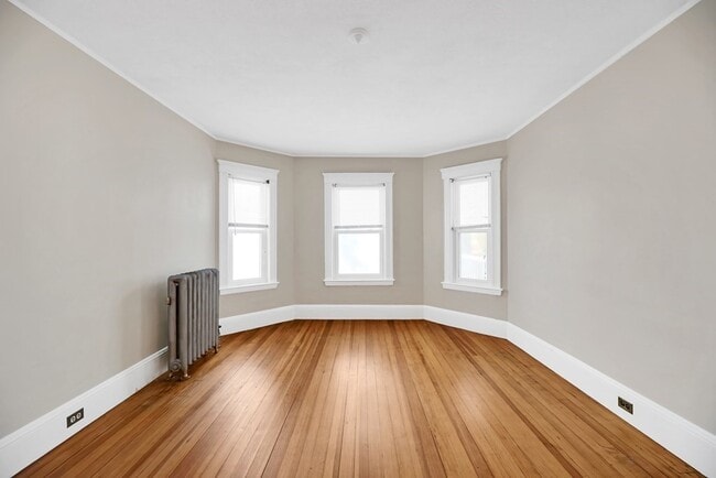 Building Photo - 7 Castleton St