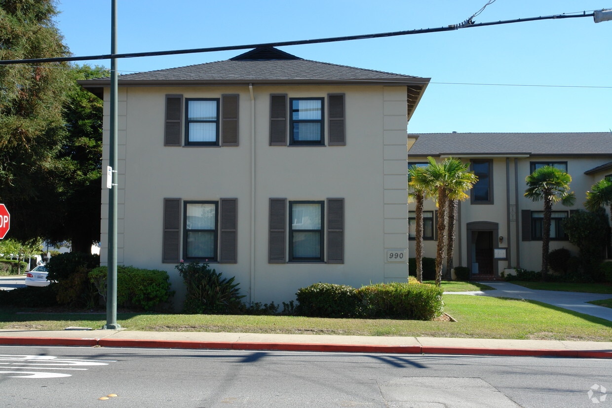 Building Photo - 990 Magnolia Ave