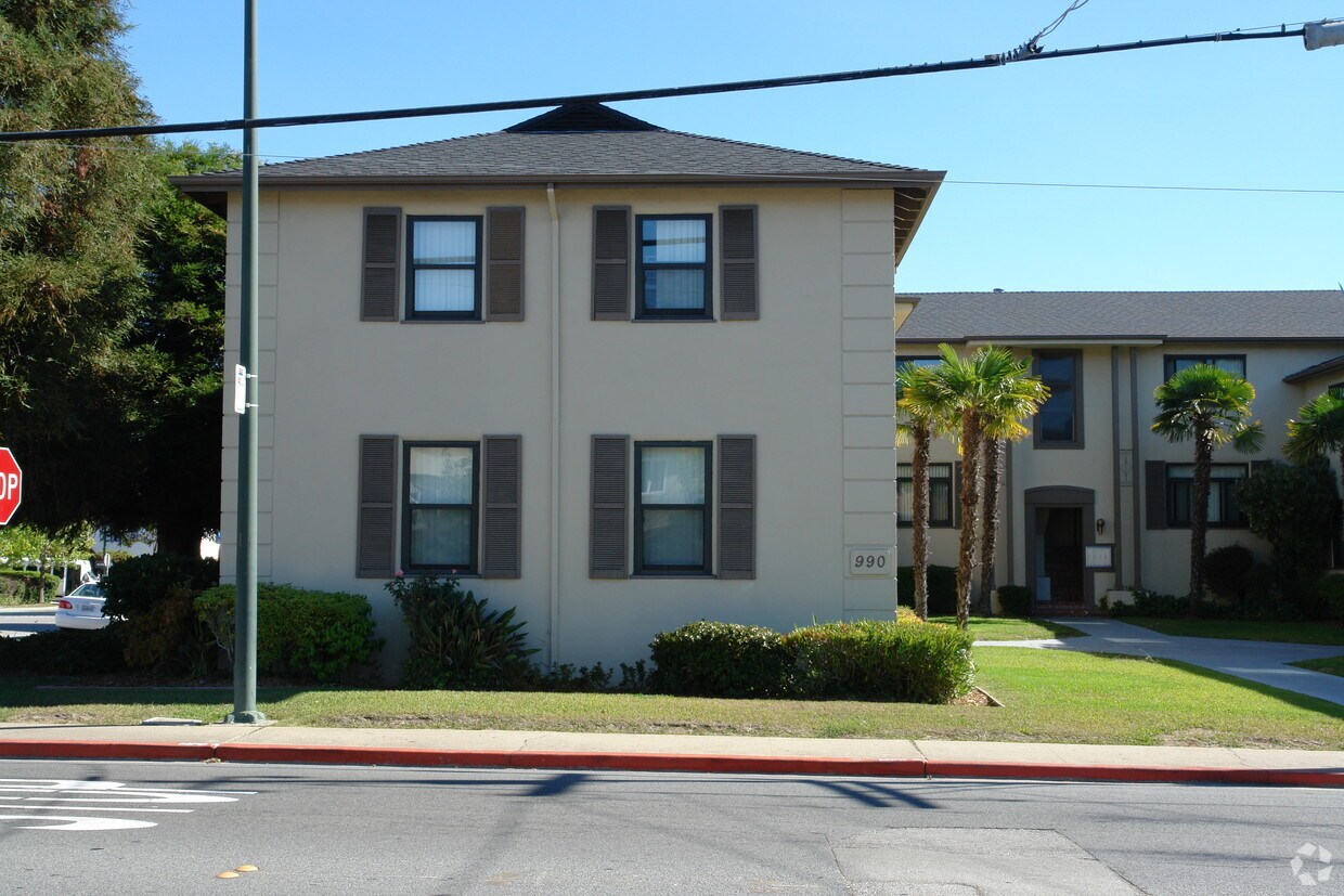 Foto del edificio - 990 Magnolia Ave