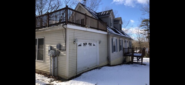 Building Photo - 98 Surrey Ln
