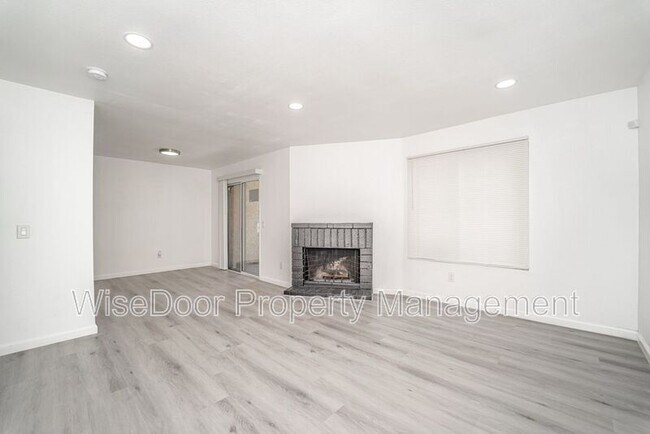 Photo - 1025 N Tippecanoe Ave Apartment