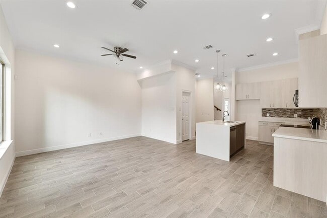 Building Photo - 5105 Malmedy Rd