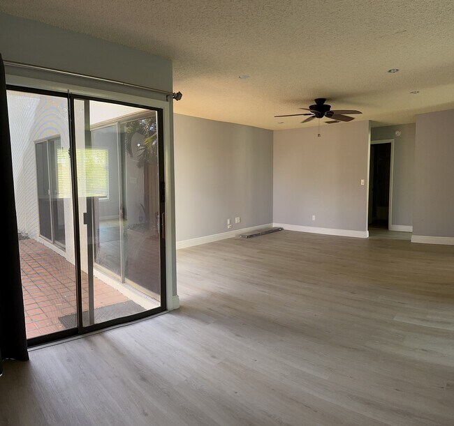 Living/Dining/Patio 1 - 1426 Park Shore Cir
