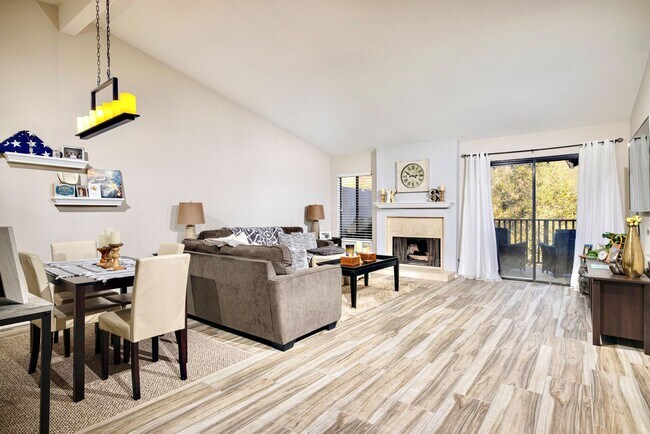 Building Photo - Beautifully Updated & Remodeled Upstairs C...