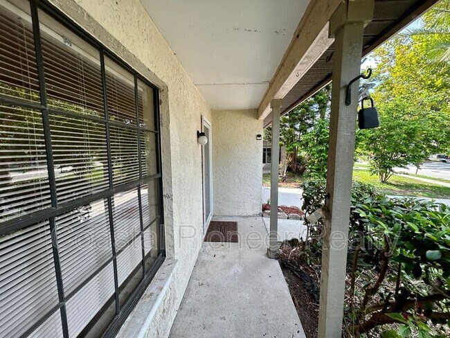 Building Photo - 3358 Peterborough Pl