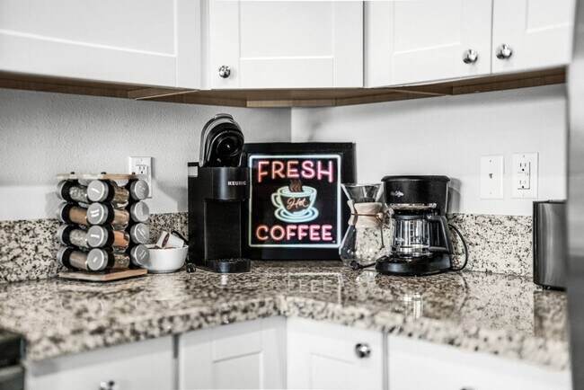 Foto del edificio - 2702 E 33rd St