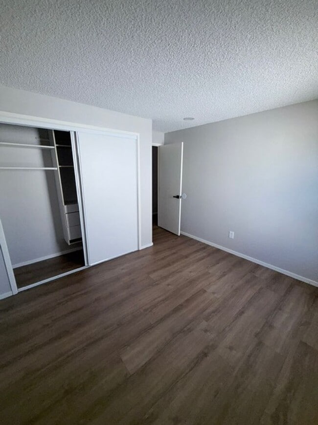 Building Photo - 00650-Burlwood Loop