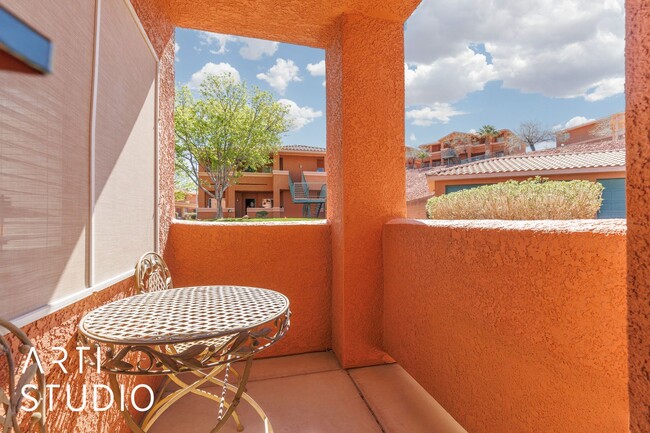 Foto del edificio - Furnished 3 Bedroom, 2 Bathroom Condo at T...